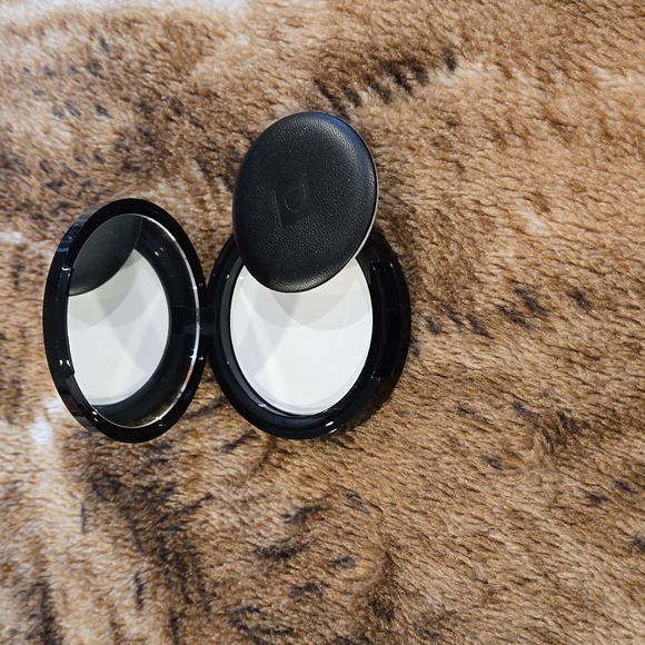 BNIB Dermablend Compact Pressed Setting Powder - Picture 2 of 2